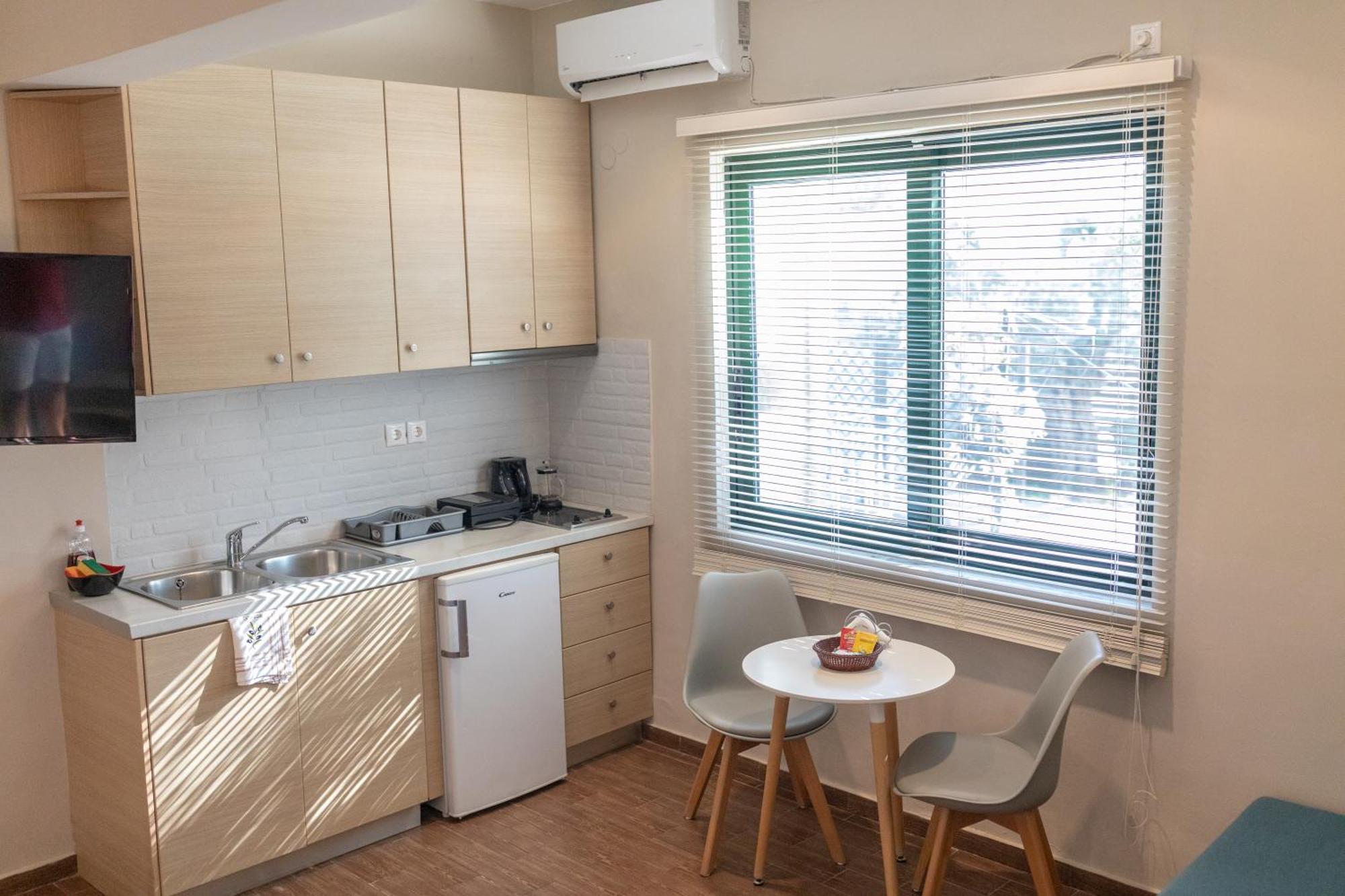 Ampoulos Rooms & Apartments Kedro エクステリア 写真