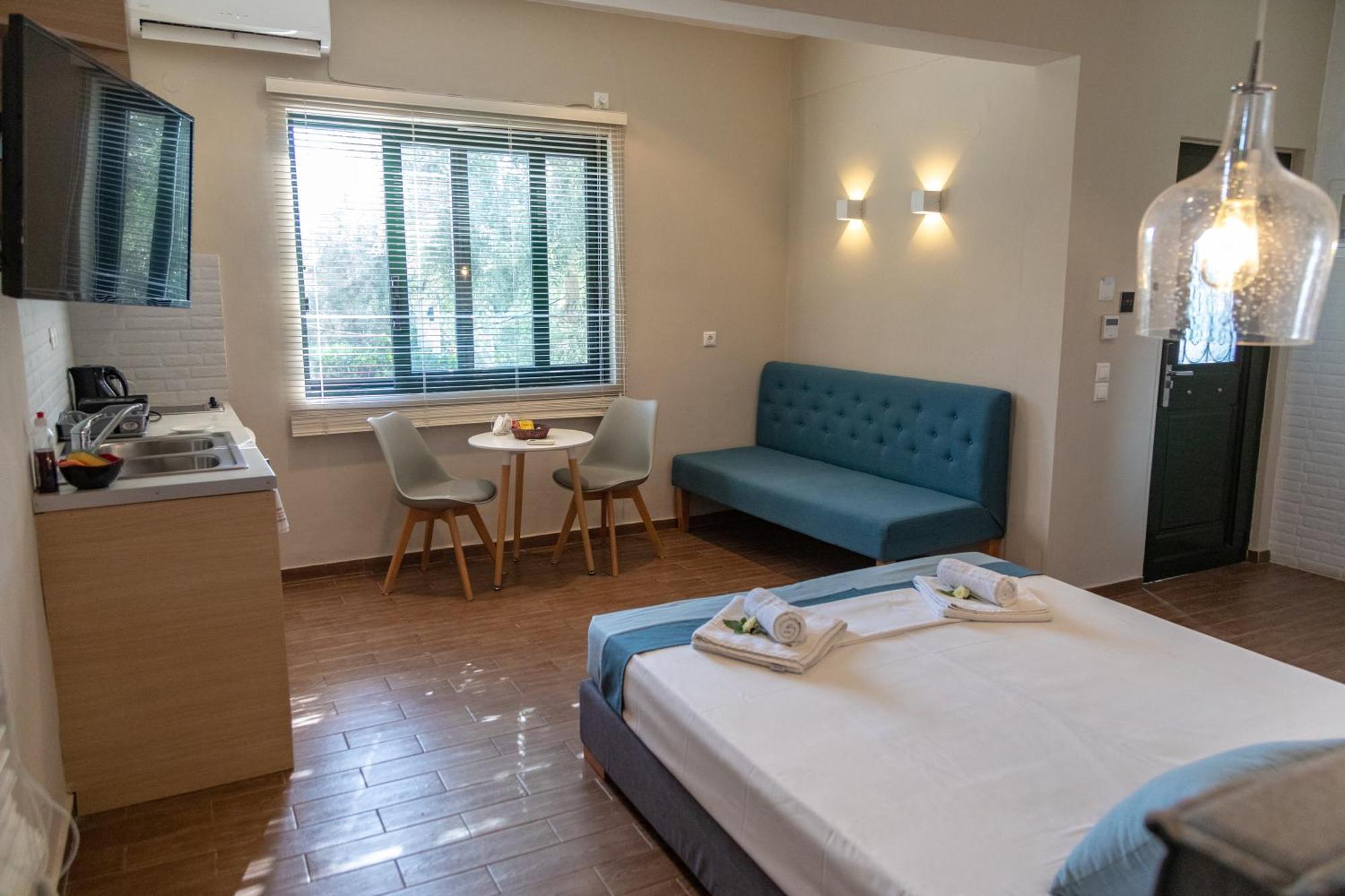 Ampoulos Rooms & Apartments Kedro エクステリア 写真