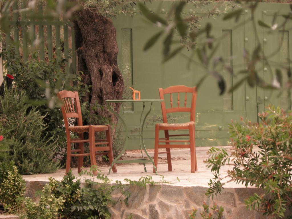 Ampoulos Rooms & Apartments Kedro エクステリア 写真